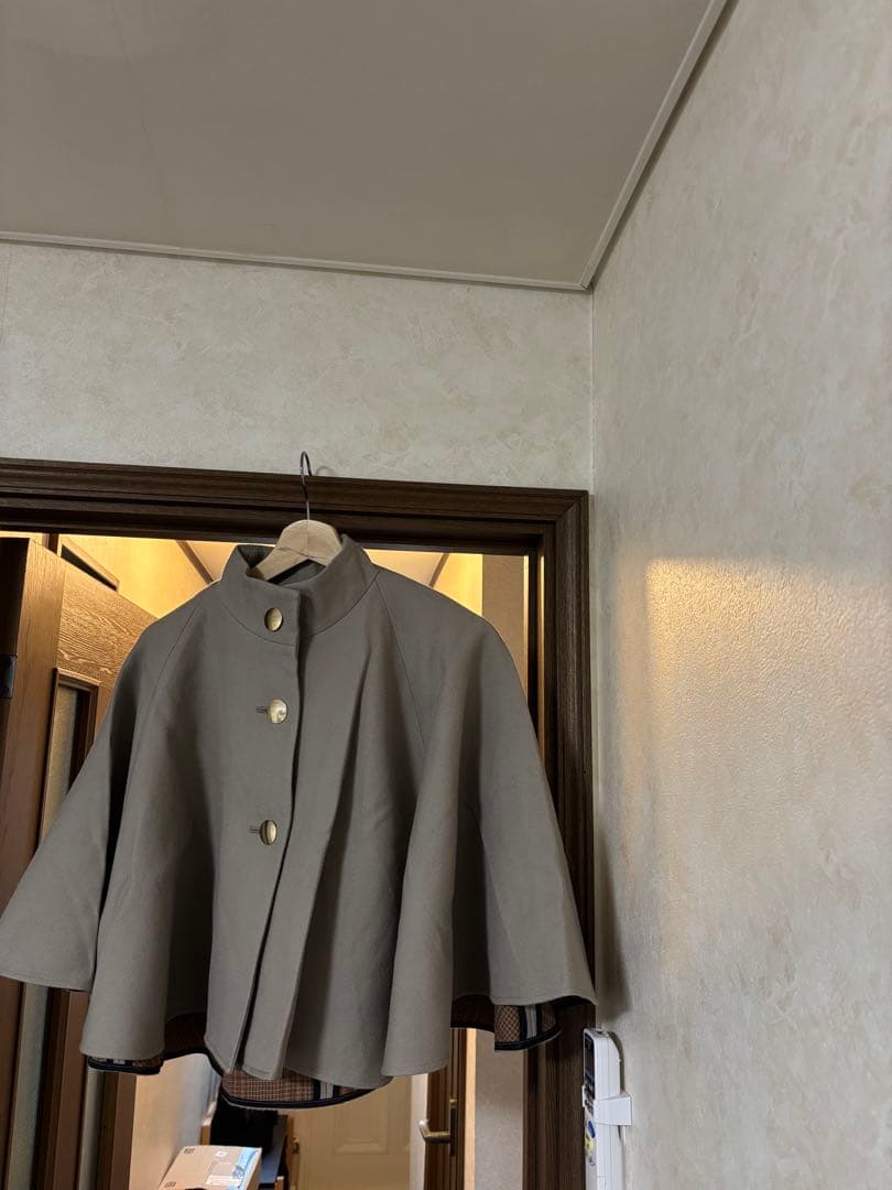 お値下げallureville ケープ コート 【49500円】