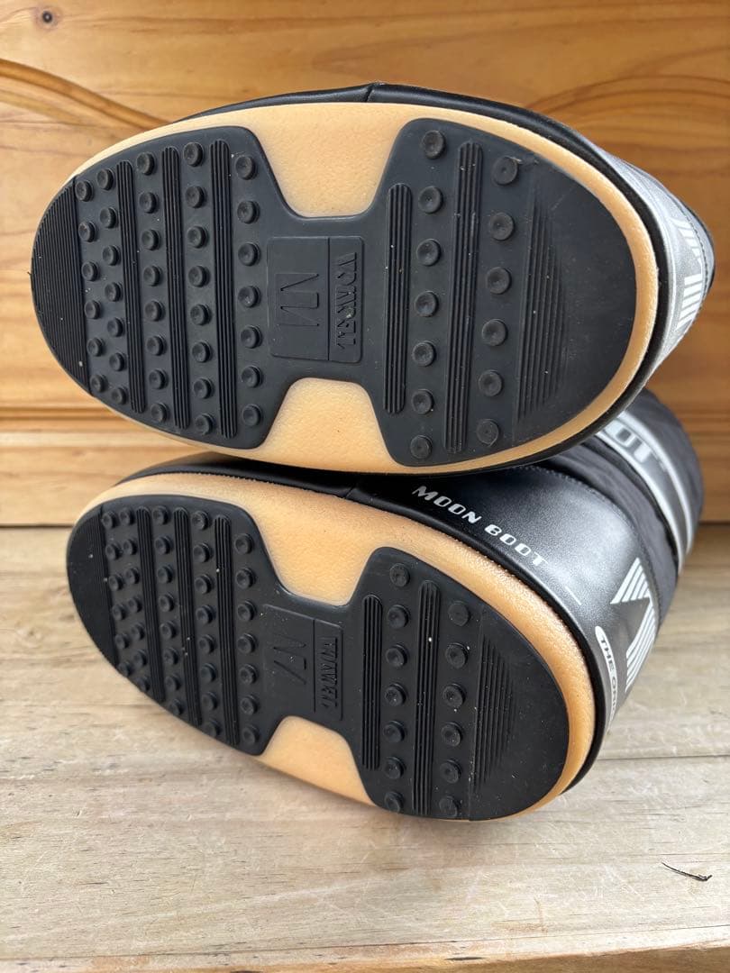 MOON BOOT ブラック スノーブーツ 女性用　ムーンブーツ　レディース