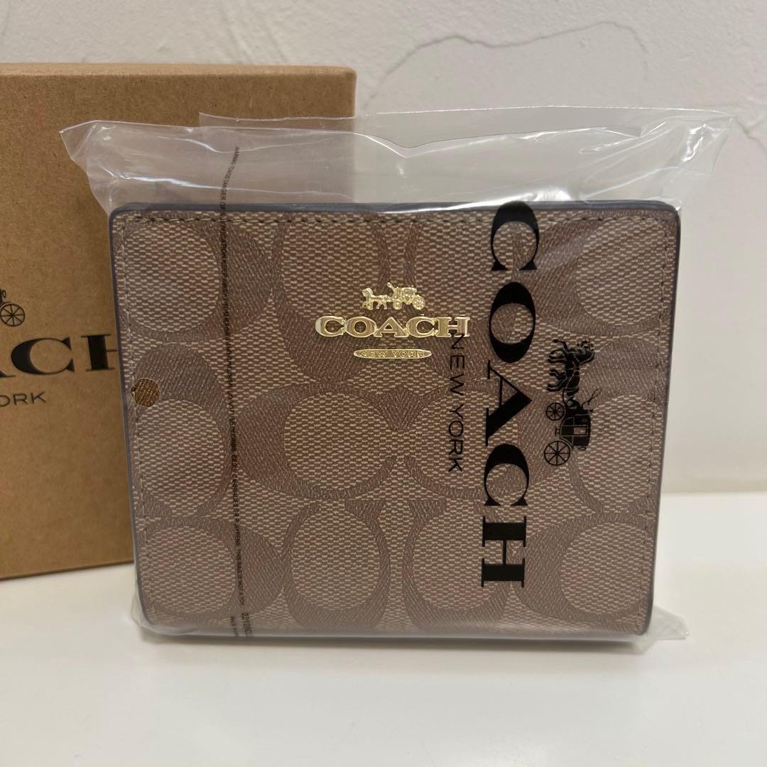 耀くん 新品 COACH 財布 二つ折り財布 カーキ×レッドウッド シグネ
