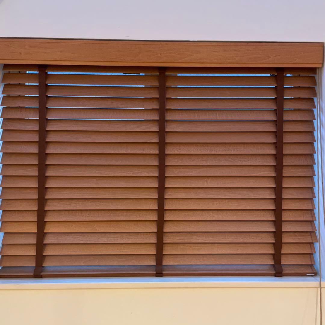 お値下げ　木製ブラウンブラインド バランス付　金属製ブラケット付き