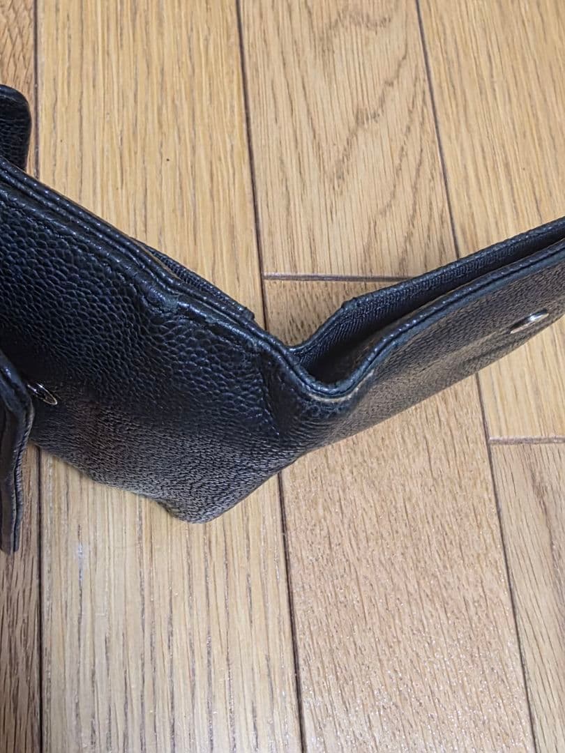 CHANELキャビアスキン財布　黒