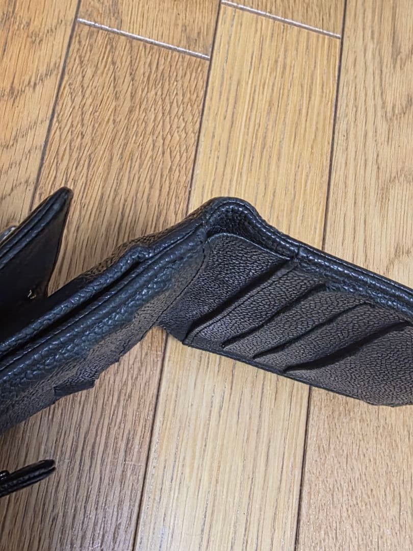 CHANELキャビアスキン財布　黒