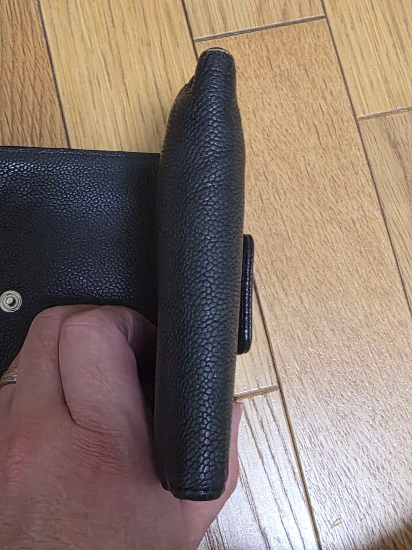 CHANELキャビアスキン財布　黒