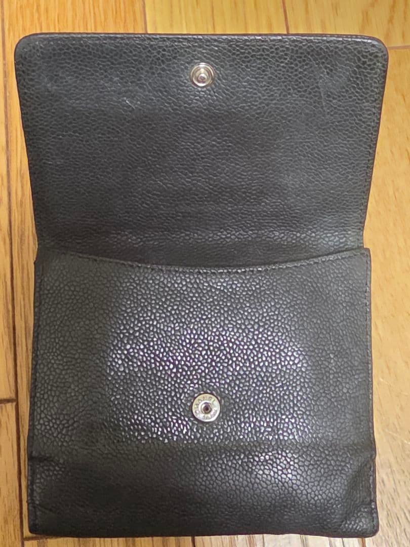 CHANELキャビアスキン財布　黒