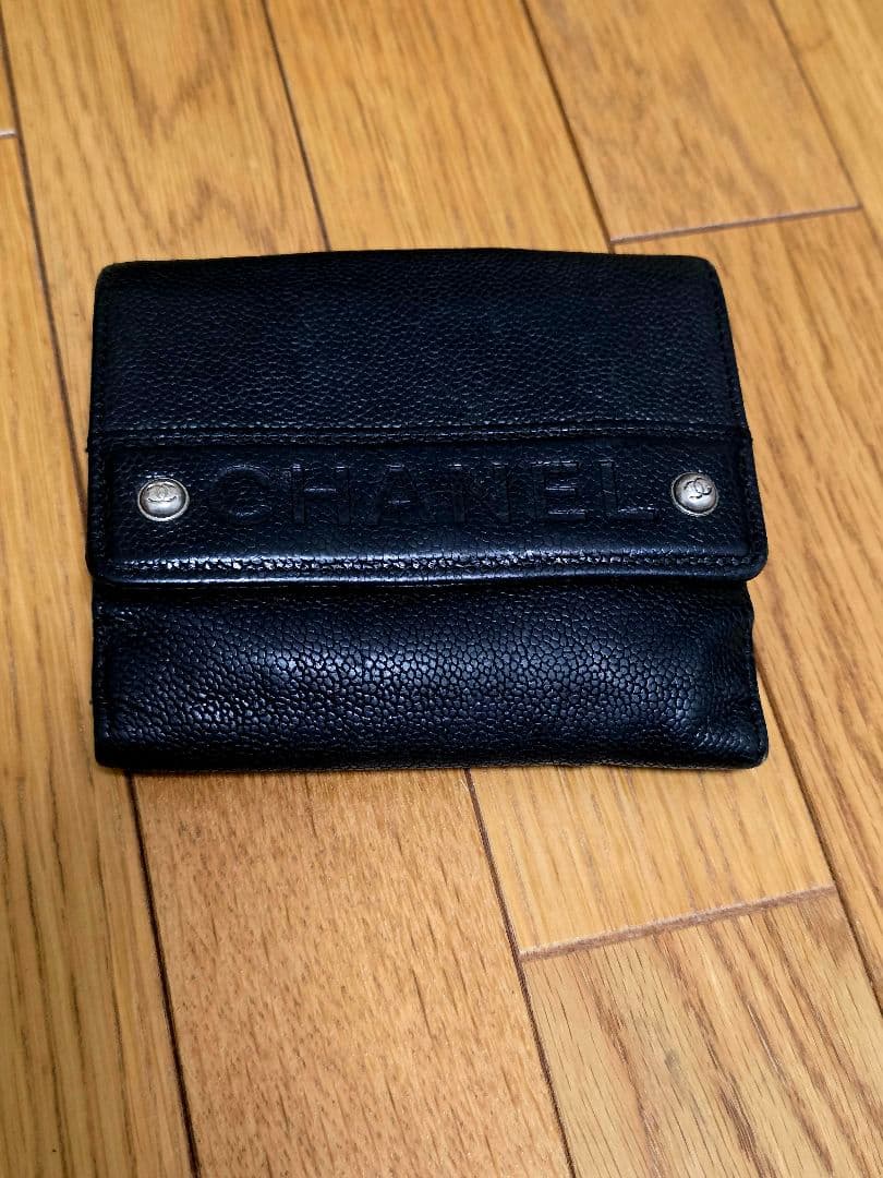 CHANELキャビアスキン財布　黒