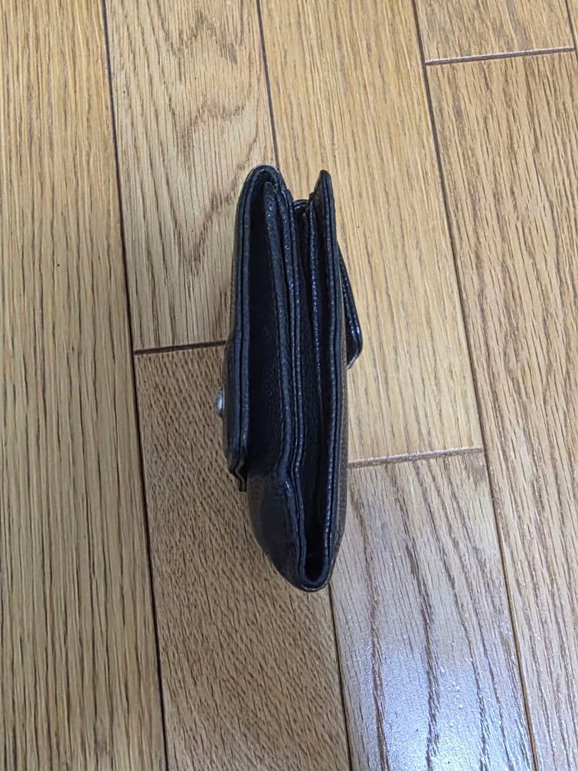 CHANELキャビアスキン財布　黒