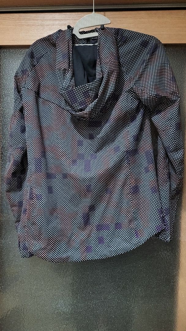 レディース Nike シールドウィンドブレーカー ナイロンジャケット