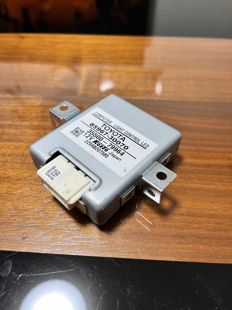 30プリウス後期　LEDヘッドライトコンピューター　予備などに　ハイエースにも
