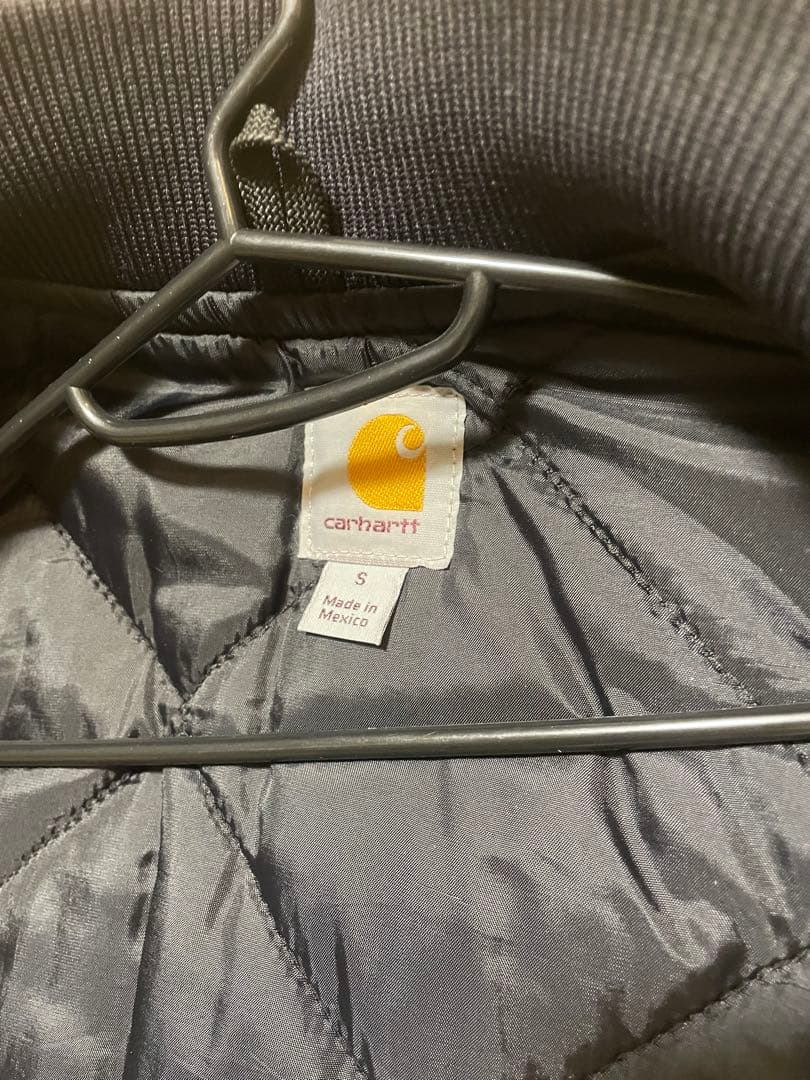 Carhartt 黒 ダウンベスト