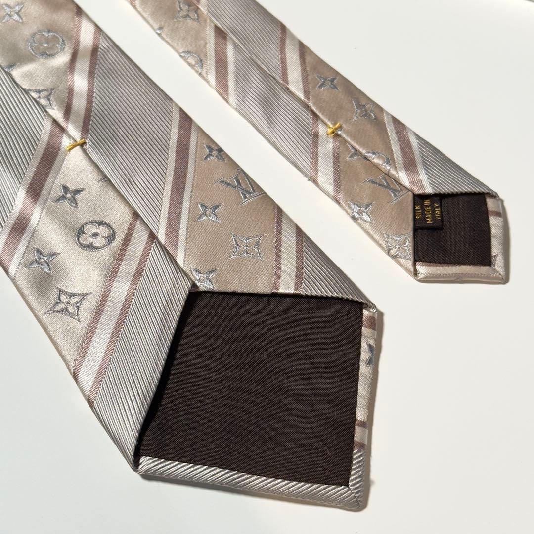 【美品】 ルイヴィトン モノグラム ストライプ柄 ゴールド系 ネクタイ