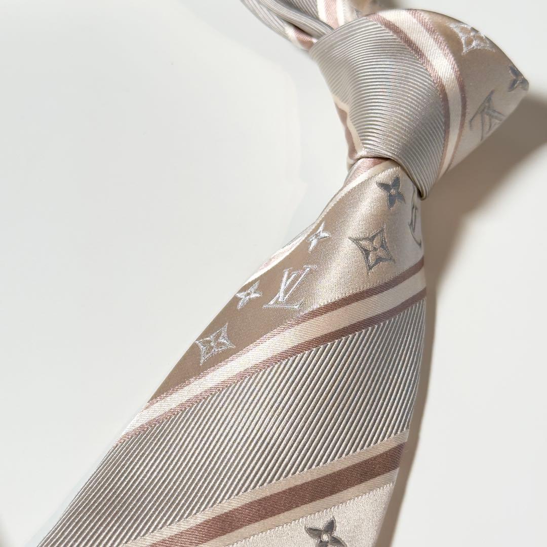 【美品】 ルイヴィトン モノグラム ストライプ柄 ゴールド系 ネクタイ