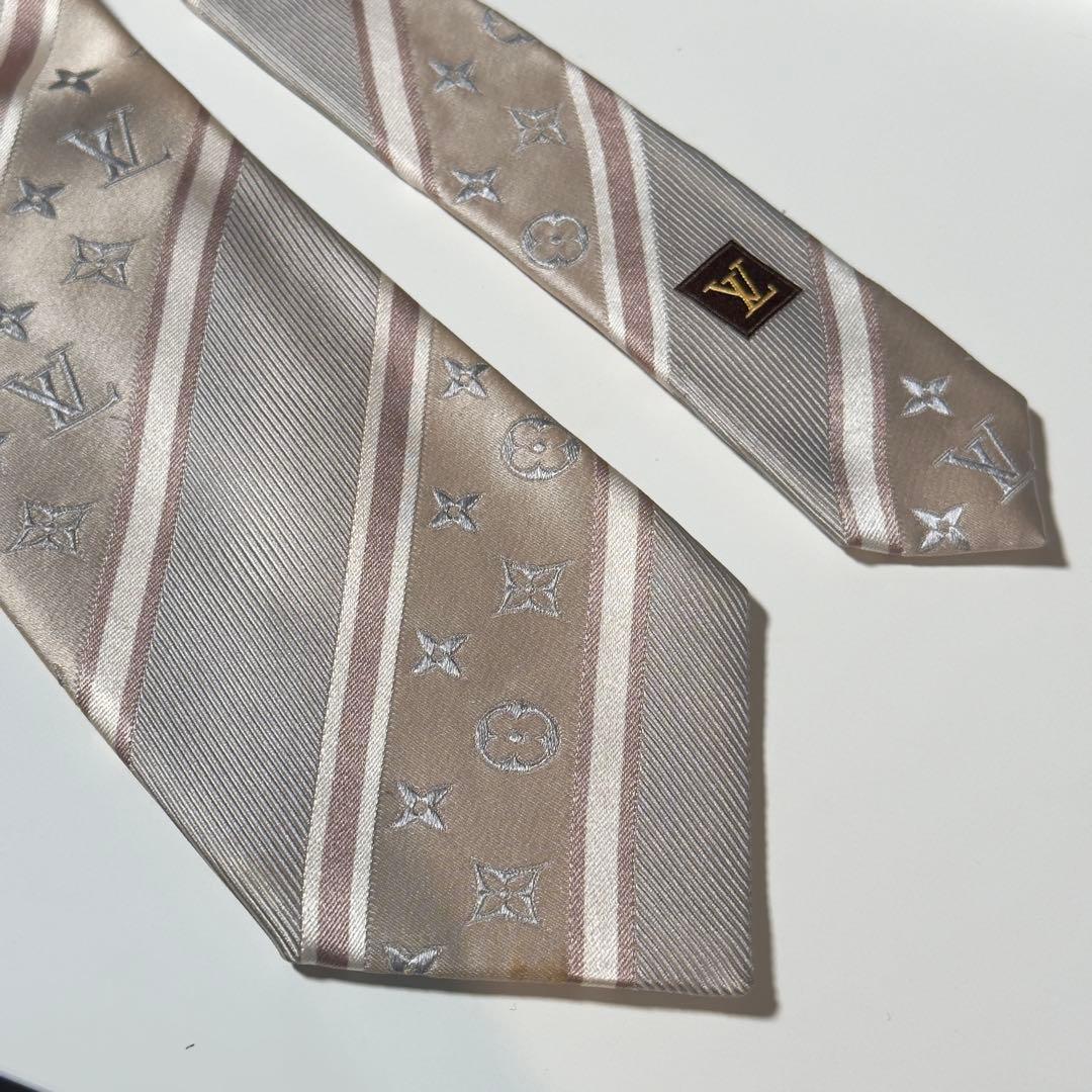 【美品】 ルイヴィトン モノグラム ストライプ柄 ゴールド系 ネクタイ
