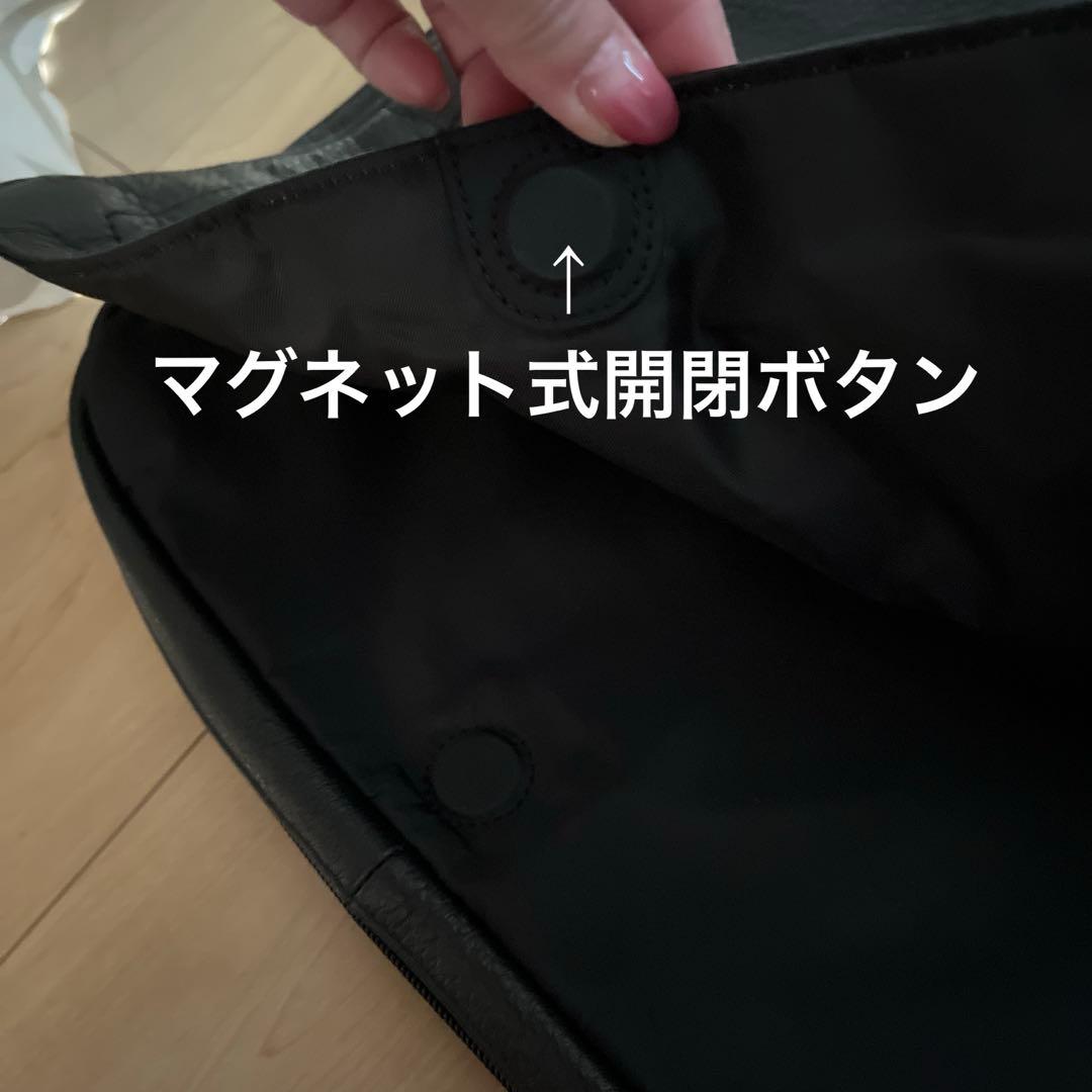 大セール！新品同様。男性用の本革ショルダーバッグ