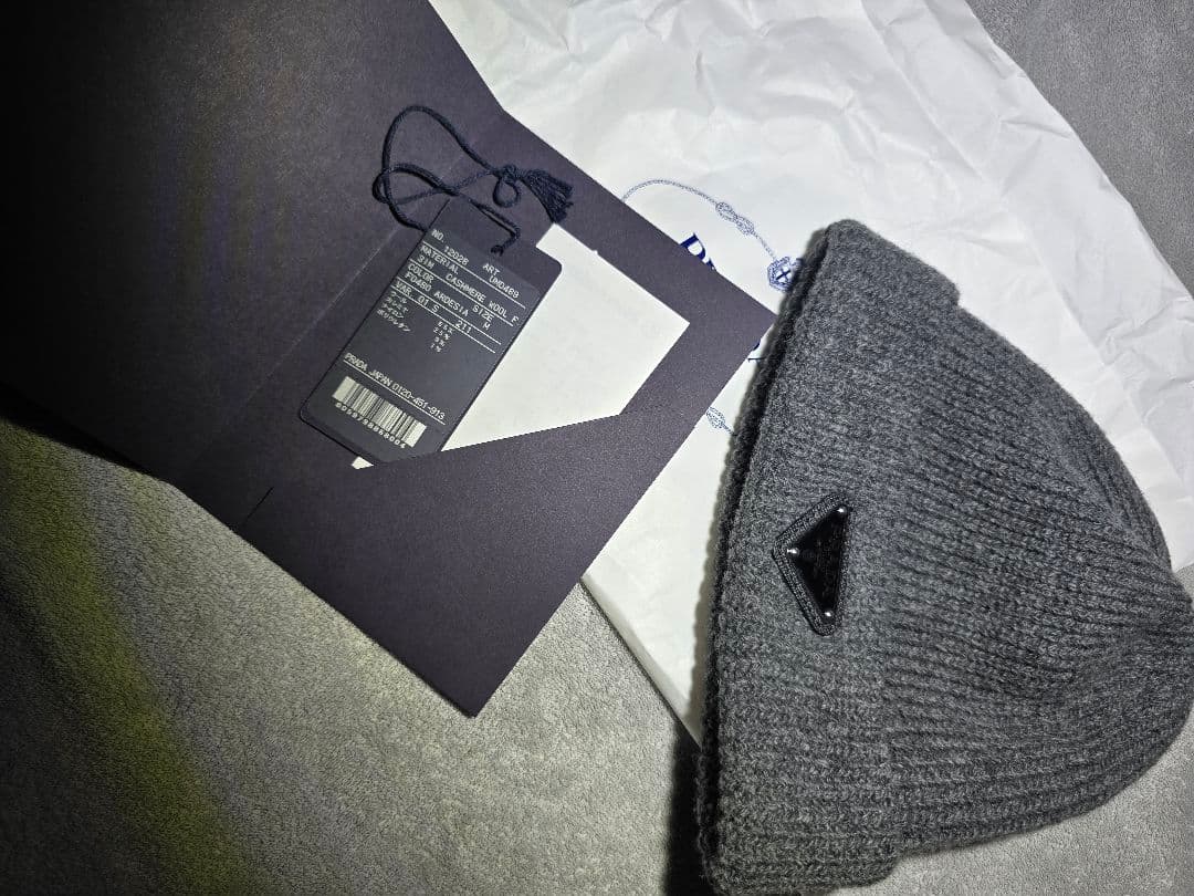 PRADA 　グレー 　ニット帽　ビーニー　トライアングルロゴ