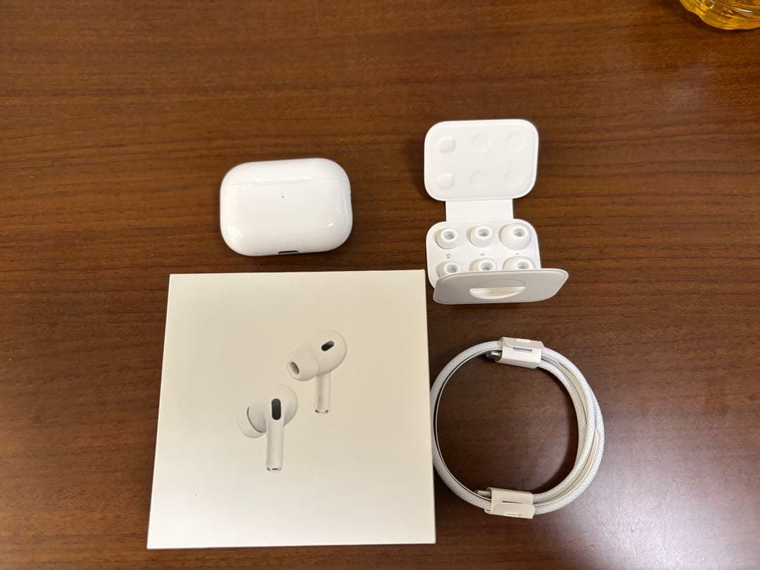 AirPods pro2本体 ホワイト 充電ケース・イヤーチップ付き