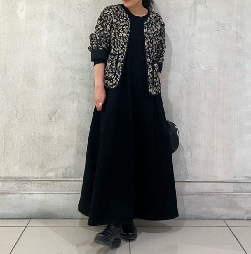 31900円　今季新品タグ付　ビアズリー　裏毛　フレア　ロング ワンピース　黒１