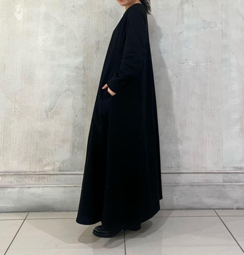 31900円　今季新品タグ付　ビアズリー　裏毛　フレア　ロング ワンピース　黒１