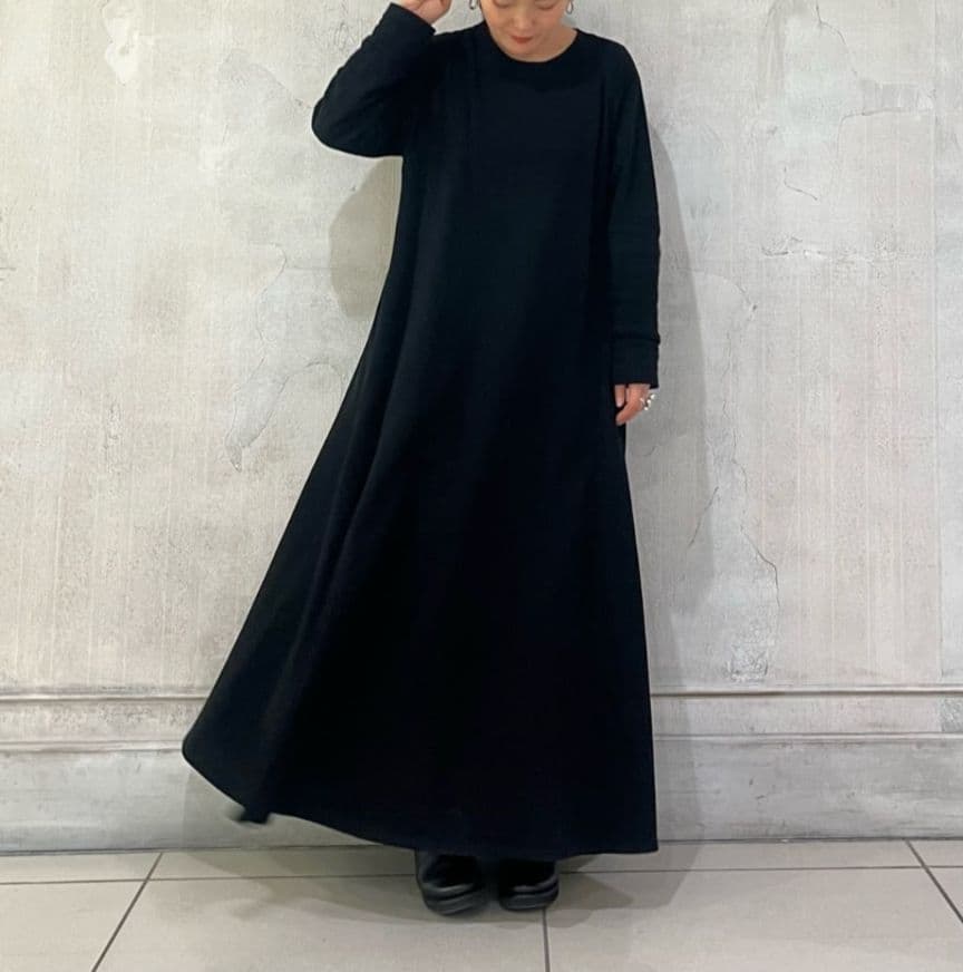 31900円　今季新品タグ付　ビアズリー　裏毛　フレア　ロング ワンピース　黒１