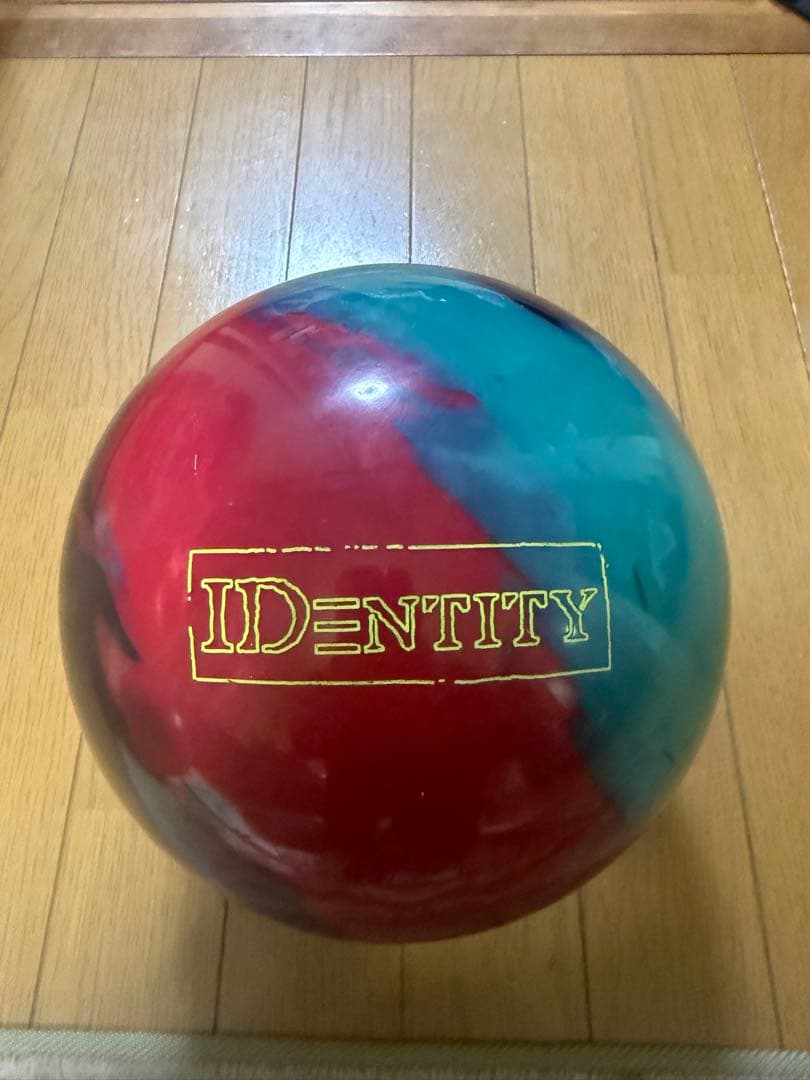 IDENTITY ボウリングボール