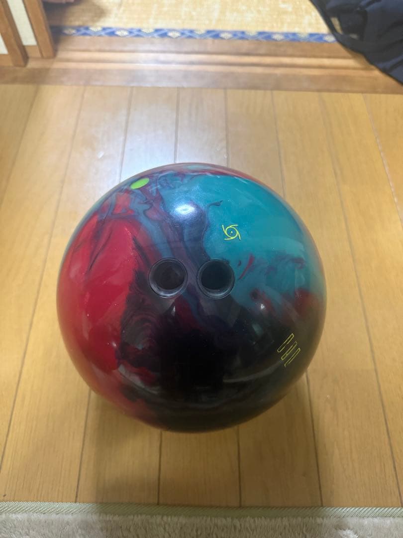 IDENTITY ボウリングボール