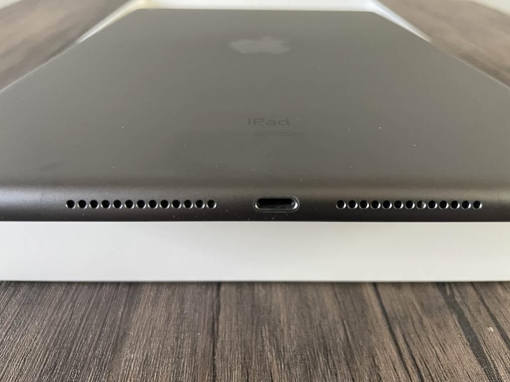 ③【美品】iPad Apple 第9世代　Wi-Fiモデル　64GB