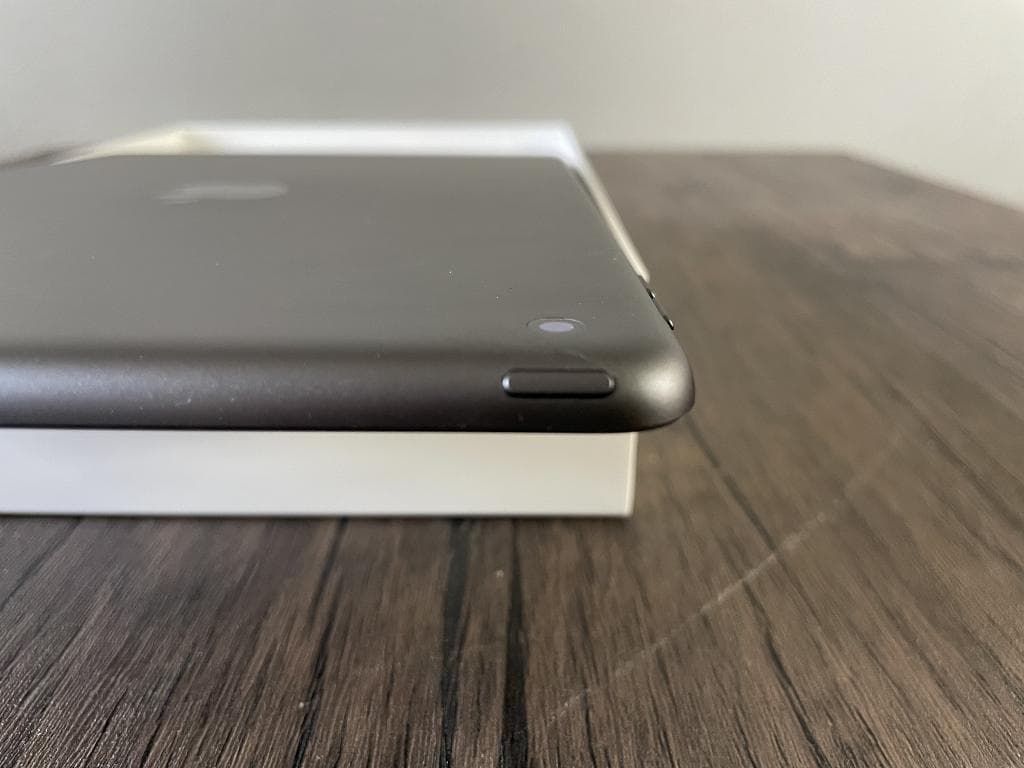 ③【美品】iPad Apple 第9世代　Wi-Fiモデル　64GB