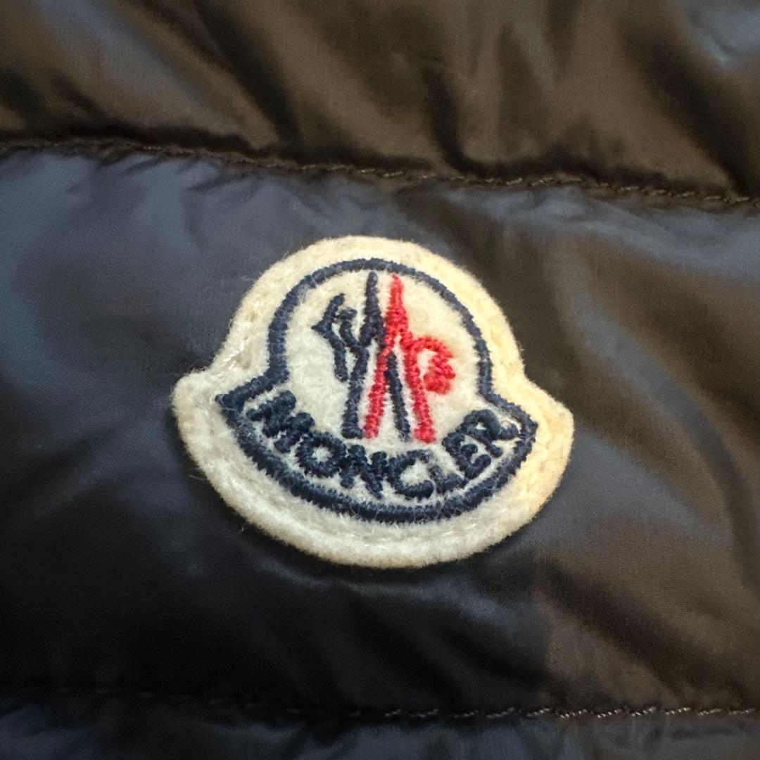 モンクレール ブランケット　ネイビー　23AW ワッペン　ダウン　膝掛け
