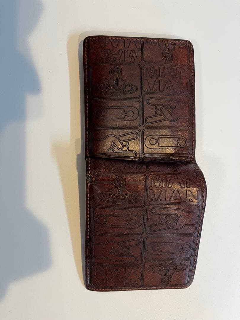 Vivienne Westwood VWK672水牛本革　二つ折り財布　ビビアン