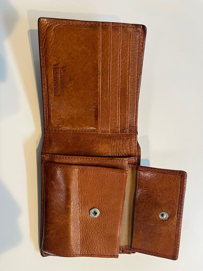 Vivienne Westwood VWK672水牛本革　二つ折り財布　ビビアン