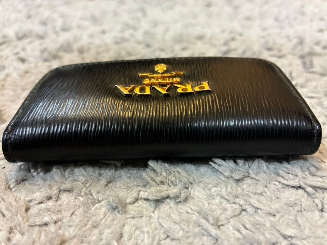 PRADA プラダ レザー 6連キーケース 黒 　箱．カード付