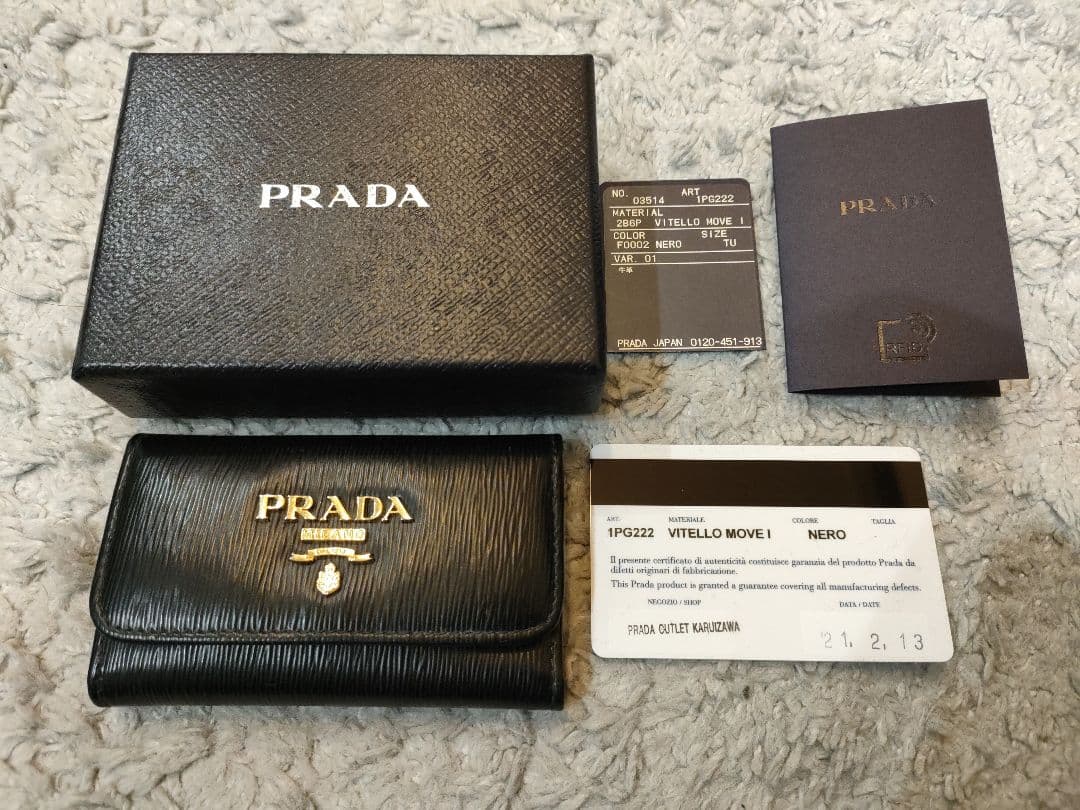PRADA プラダ レザー 6連キーケース 黒 　箱．カード付