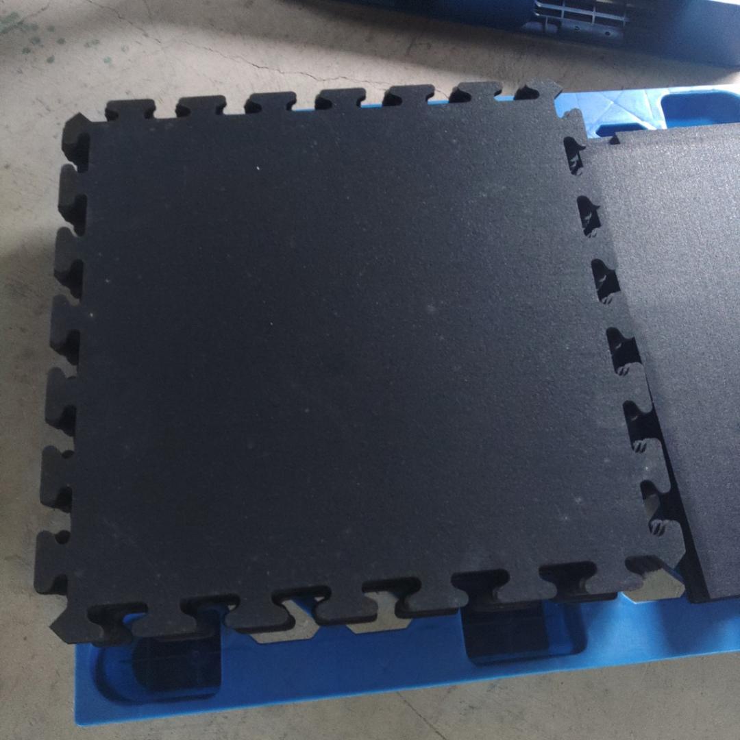 トンデミーナ中古ジムゴムマット・WILDシャフトセット（引取り限定）