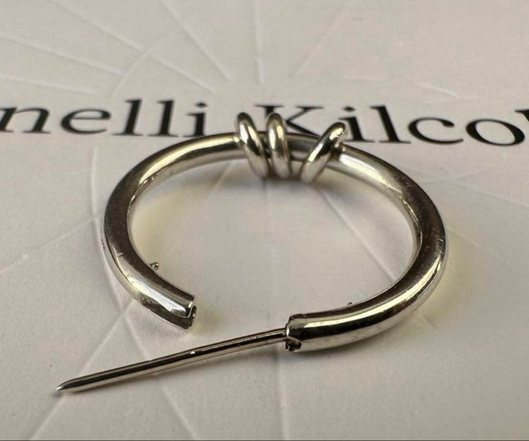 スピネリキルコリン　ピアス