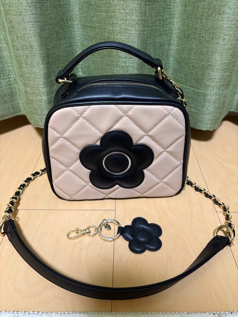 マリークヮント キルティング スクエアショルダーバッグ&キーホルダーセット