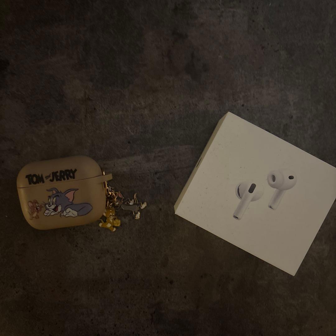 く*ま様 AirPods Pro 3 トムとジェリーケース付き