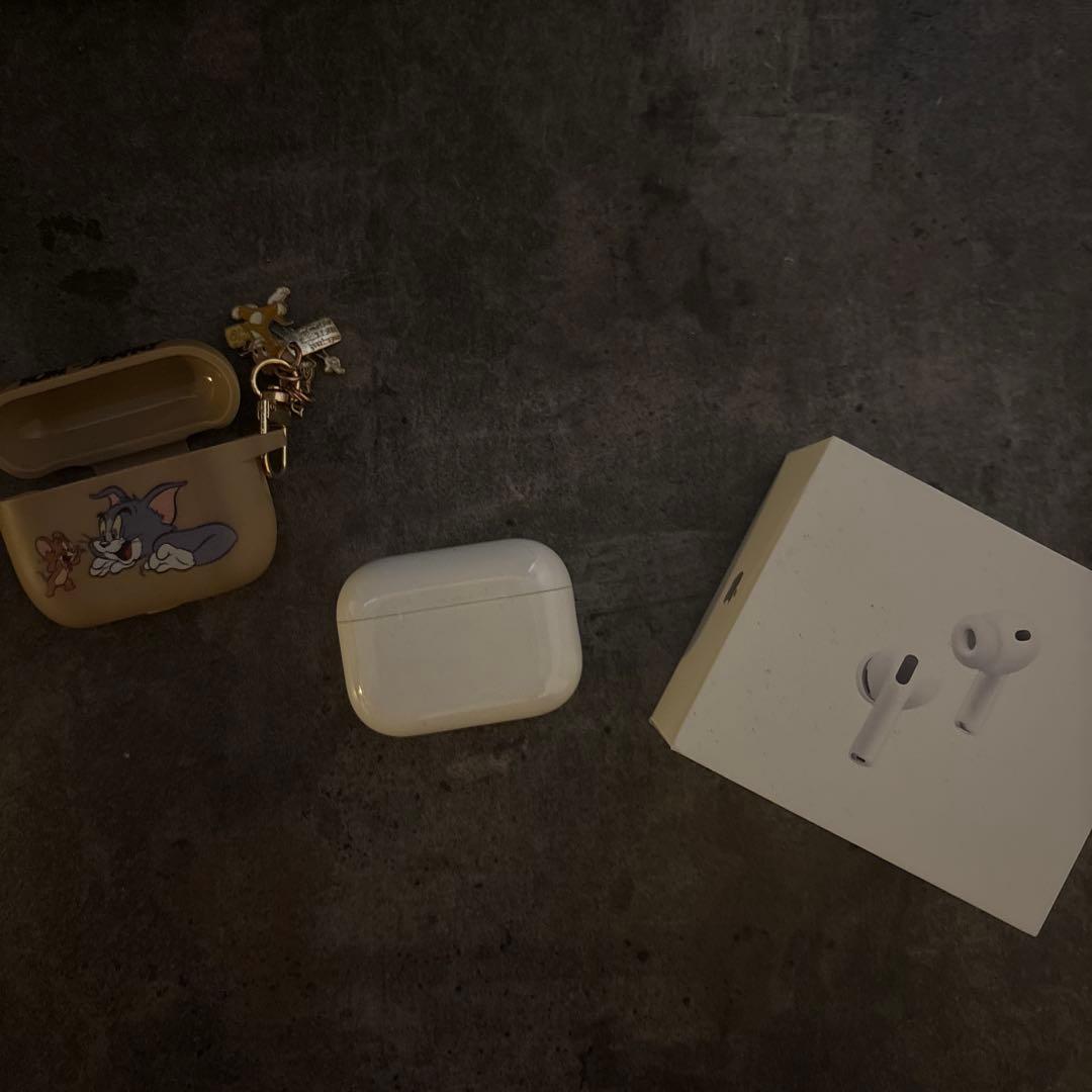 く*ま様 AirPods Pro 3 トムとジェリーケース付き