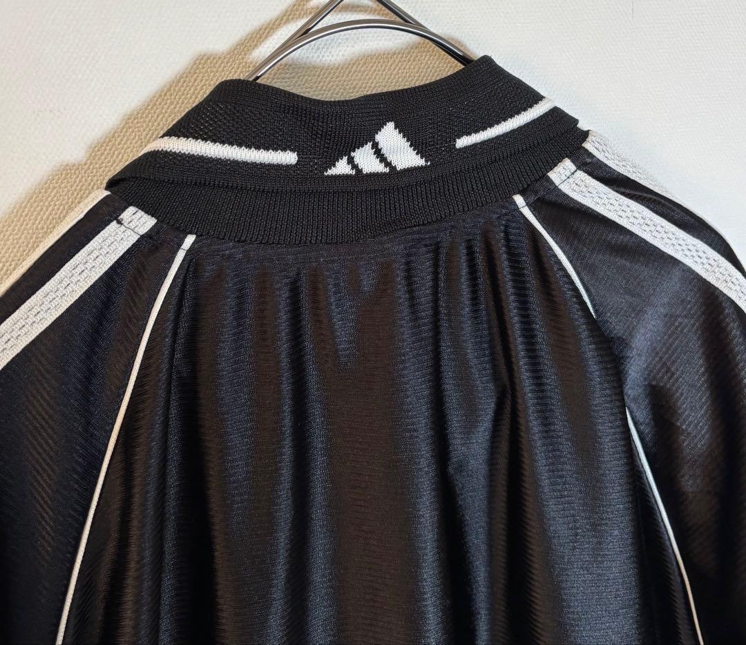 adidasアディダス 刺繍ロゴ　サイドライン　サッカーシャツ　ユニホーム