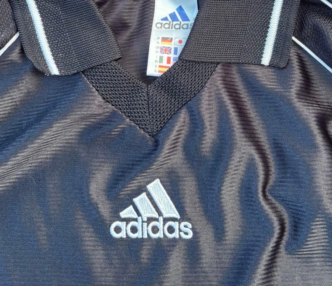 adidasアディダス 刺繍ロゴ　サイドライン　サッカーシャツ　ユニホーム