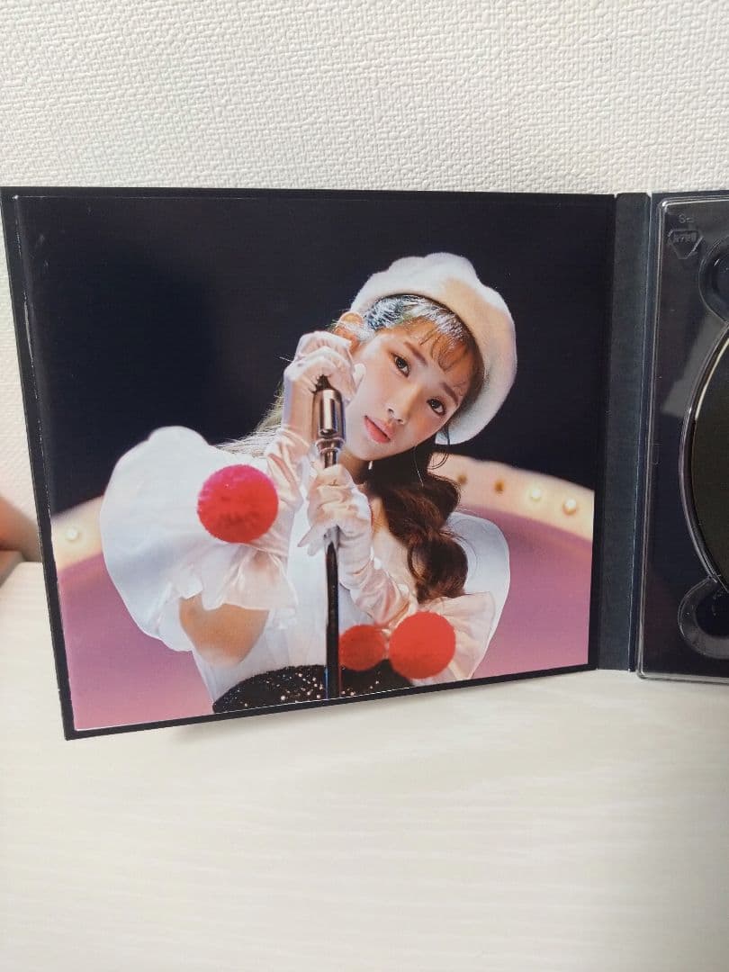 YUKIKA　寺本來可　韓国　NEON サイン入りCD 　LOONA 今月の少女