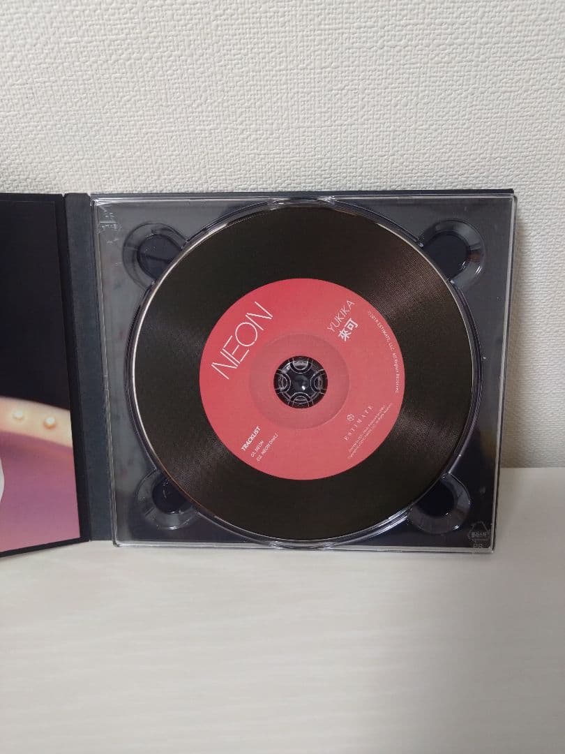 YUKIKA　寺本來可　韓国　NEON サイン入りCD 　LOONA 今月の少女