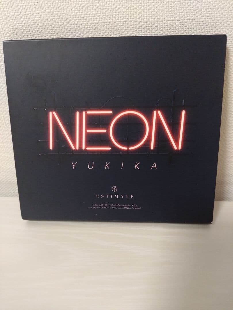 YUKIKA　寺本來可　韓国　NEON サイン入りCD 　LOONA 今月の少女