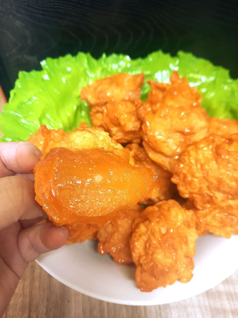 食品サンプル醤油唐揚げ20個、レタス2枚