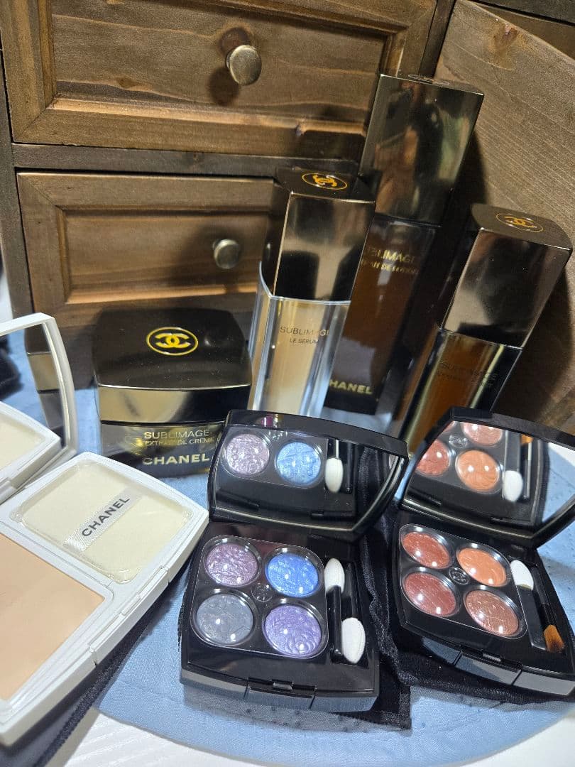 CHANEL アイシャドウとファンデーションとサブリマージュ ポーチ付き