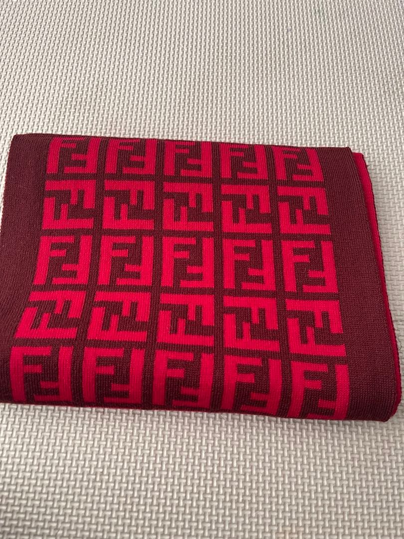 Fendi ロゴパターン マフラー 赤と茶色