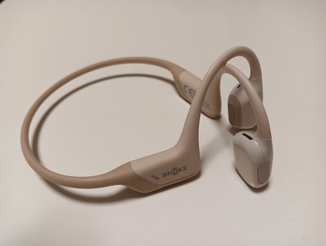 希少なベージュ色　SHOKZ S811 openrun pro mini