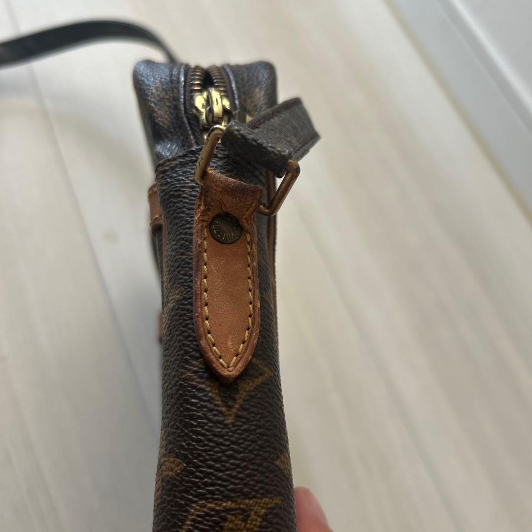 おみくじLouis Vuitton ダヌープショルダーバッグ