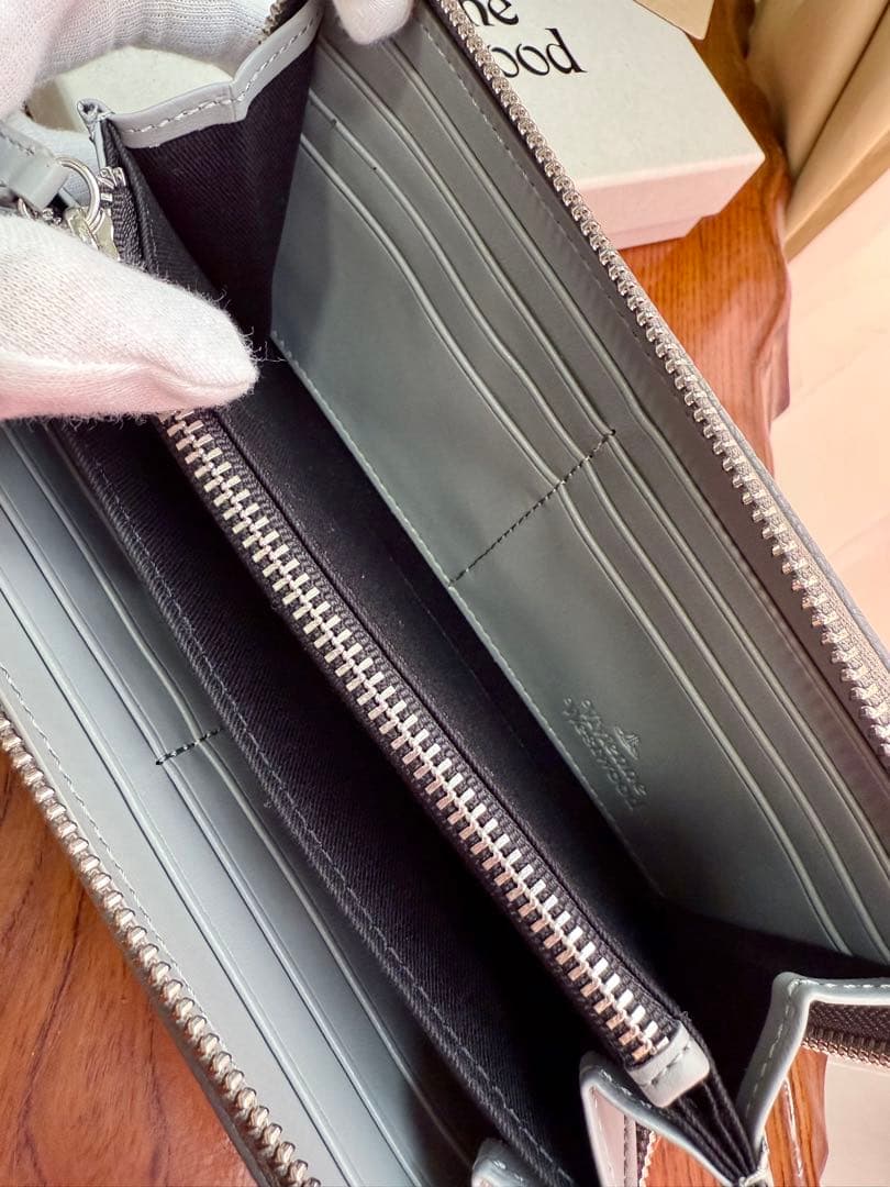 SALE/お箱付正規品Viviennewestwoodオーブ/グレー長財布