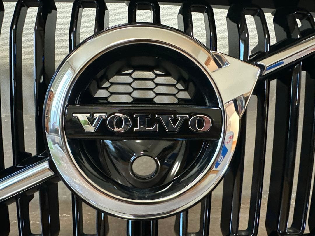 ボルボXC60 UB系 momentum モメンタム 純正グリル 美品