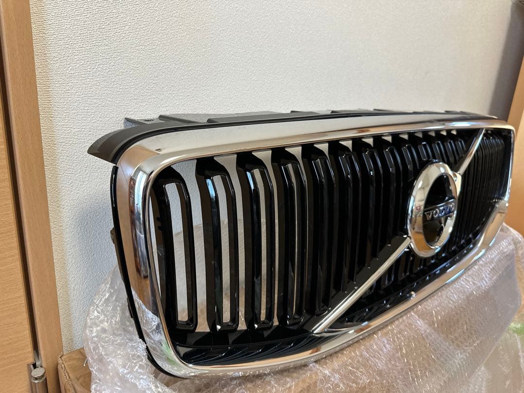 ボルボXC60 UB系 momentum モメンタム 純正グリル 美品