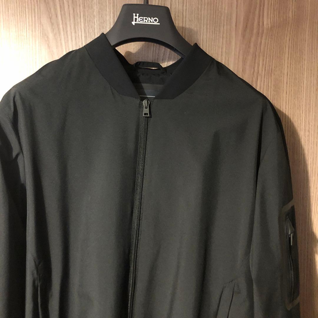 Herno Laminar ブラック MA-1ジャケット春物